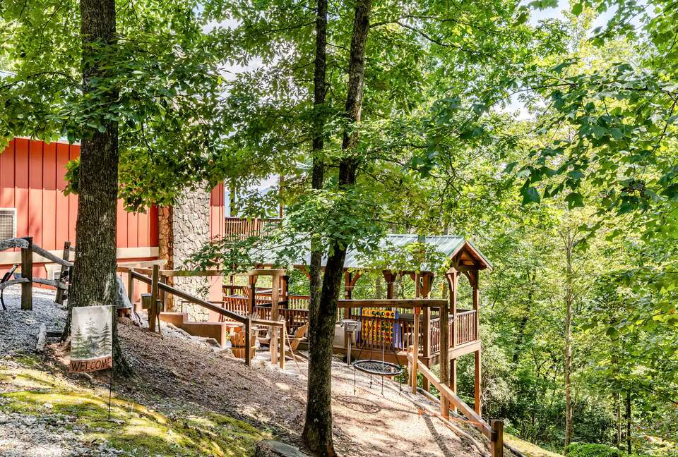 Spacious North Carolina Escape with Hot Tub & Fire Pit - Franklin, North Carolina