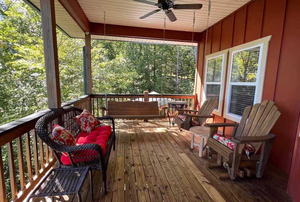 Spacious North Carolina Escape with Hot Tub & Fire Pit - Franklin, North Carolina
