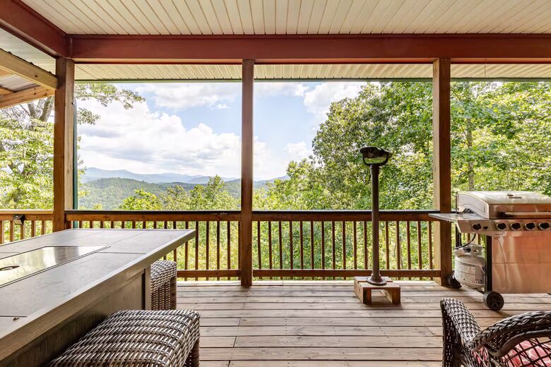 Spacious North Carolina Escape with Hot Tub & Fire Pit - Franklin, North Carolina