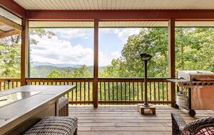 Spacious North Carolina Escape with Hot Tub & Fire Pit - Franklin, North Carolina