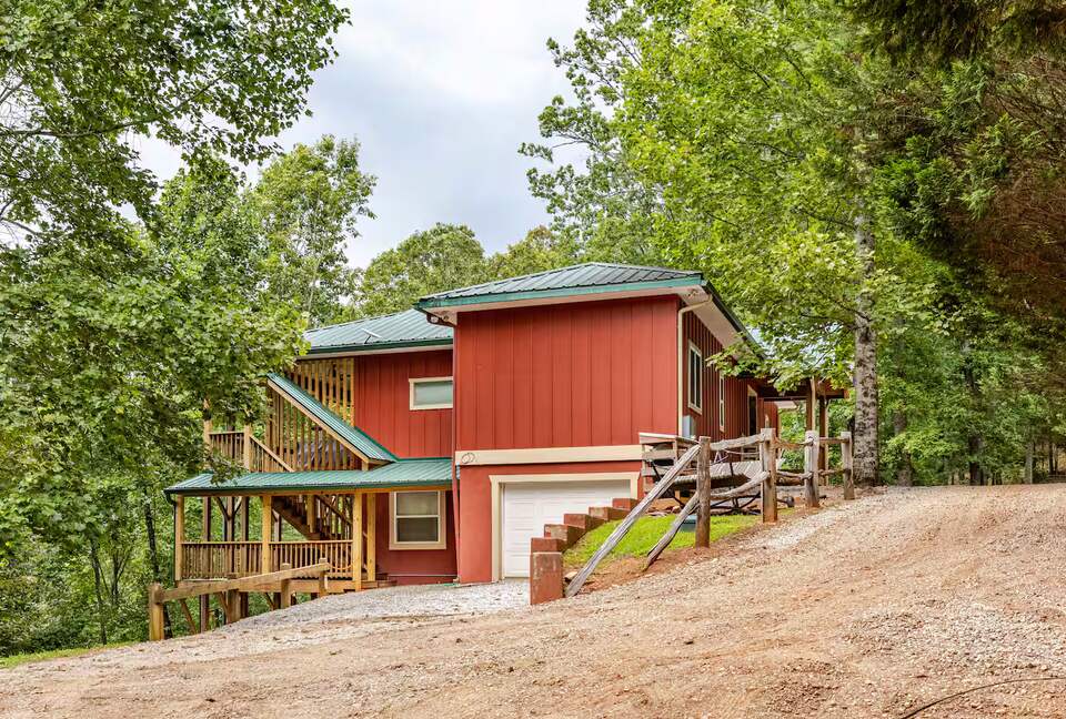 Spacious North Carolina Escape with Hot Tub & Fire Pit - Franklin, North Carolina