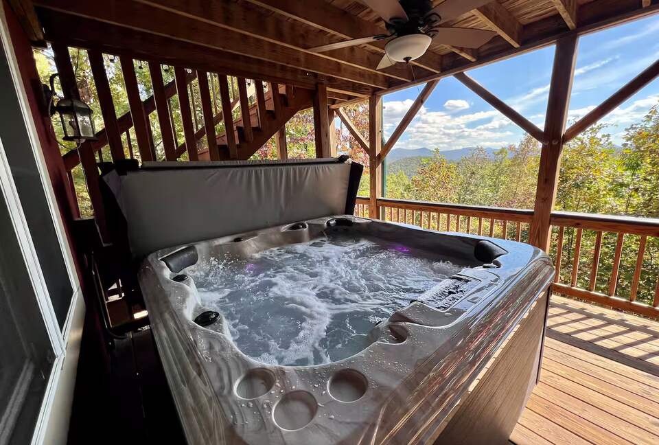 Spacious North Carolina Escape with Hot Tub & Fire Pit - Franklin, North Carolina