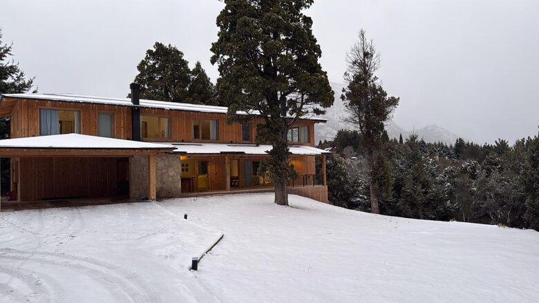 spacious house, with a big garden and a garage for 2 cars