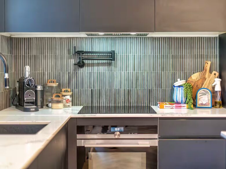 Modern Gold Coast Getaway | Alfresco Living near Tallebudgera Creek - Gold Coast, Australia