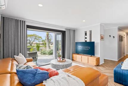 Modern Gold Coast Getaway | Alfresco Living near Tallebudgera Creek - Gold Coast, Australia