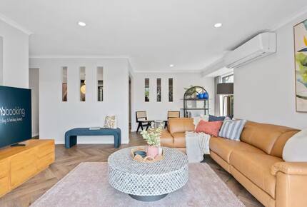 Modern Gold Coast Getaway | Alfresco Living near Tallebudgera Creek - Gold Coast, Australia