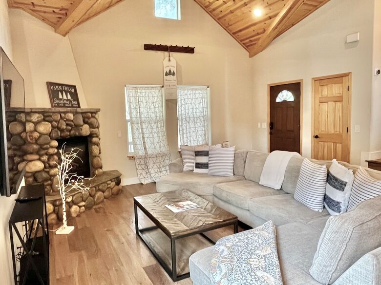 Modern Truckee Home near Skiing, Lakes & Downtown - Truckee, California