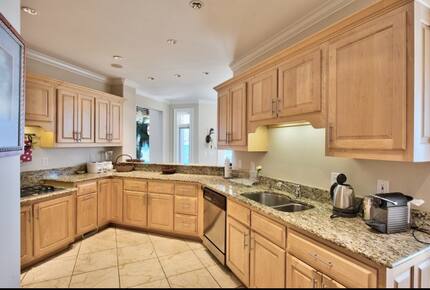 Elegant Cuscowilla Lakefront Home with Panoramic Views - Eatonton, Georgia