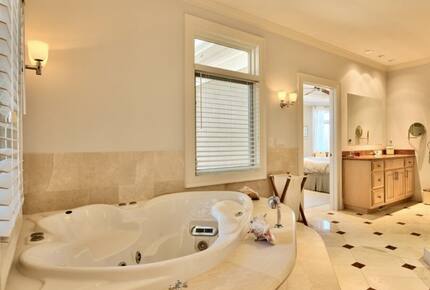 Elegant Cuscowilla Lakefront Home with Panoramic Views - Eatonton, Georgia