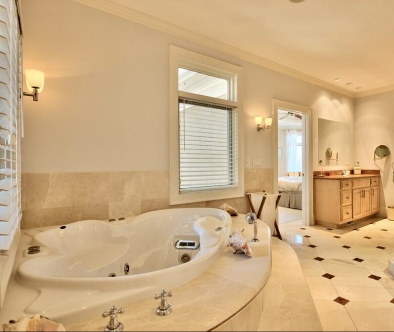 Elegant Cuscowilla Lakefront Home with Panoramic Views - Eatonton, Georgia