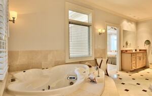 Elegant Cuscowilla Lakefront Home with Panoramic Views - Eatonton, Georgia