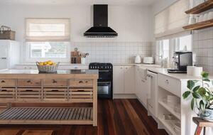 Restored 1916 Cottage Offering Serenity and Timeless Beauty - Montville, Australia