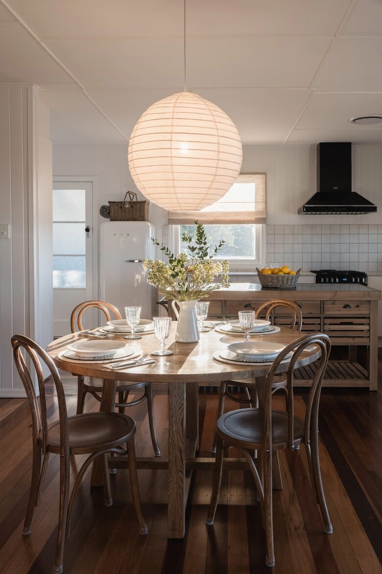 Restored 1916 Cottage Offering Serenity and Timeless Beauty - Montville, Australia