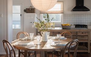 Restored 1916 Cottage Offering Serenity and Timeless Beauty - Montville, Australia