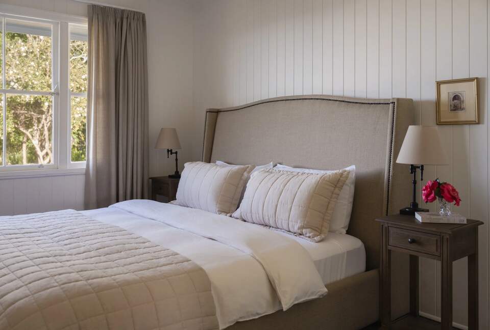 Restored 1916 Cottage Offering Serenity and Timeless Beauty - Montville, Australia