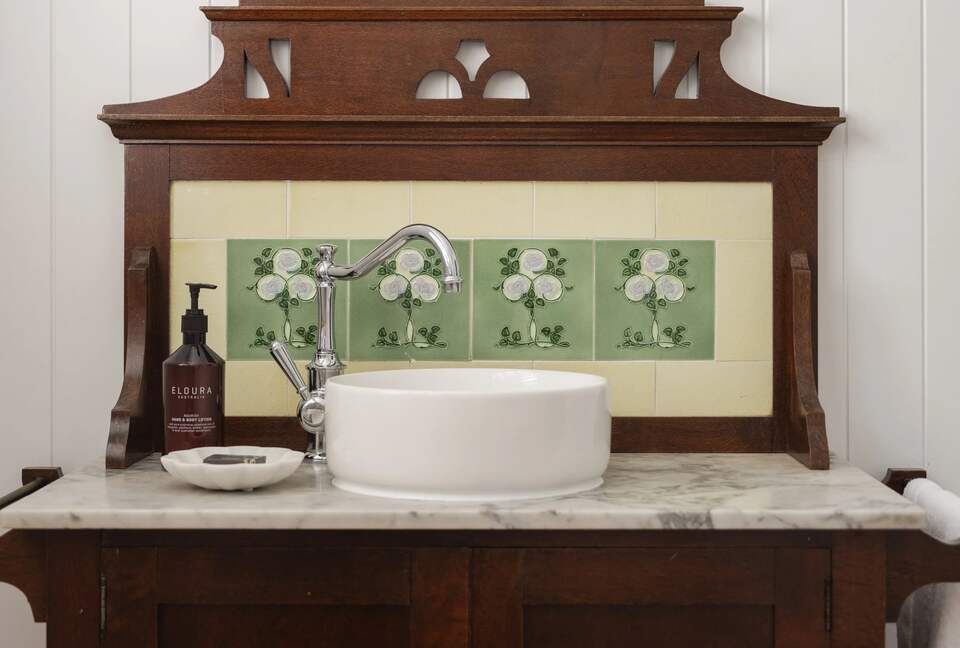 Restored 1916 Cottage Offering Serenity and Timeless Beauty - Montville, Australia