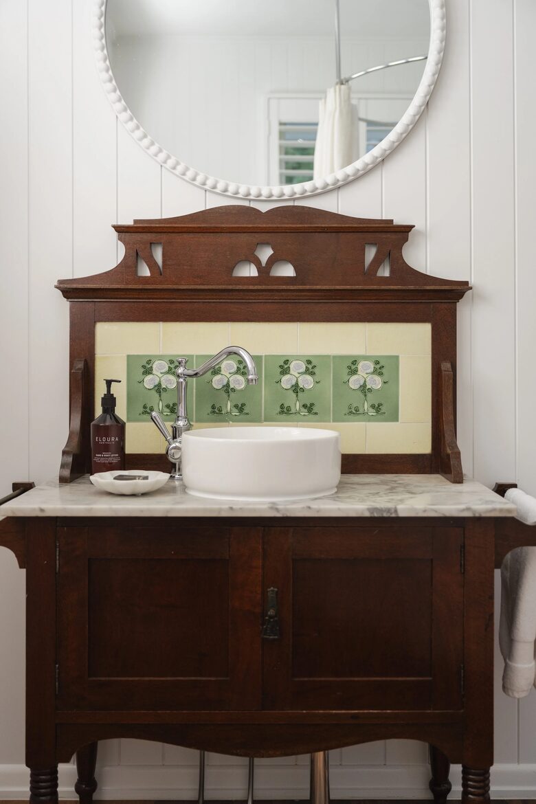 Restored 1916 Cottage Offering Serenity and Timeless Beauty - Montville, Australia