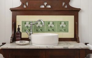 Restored 1916 Cottage Offering Serenity and Timeless Beauty - Montville, Australia