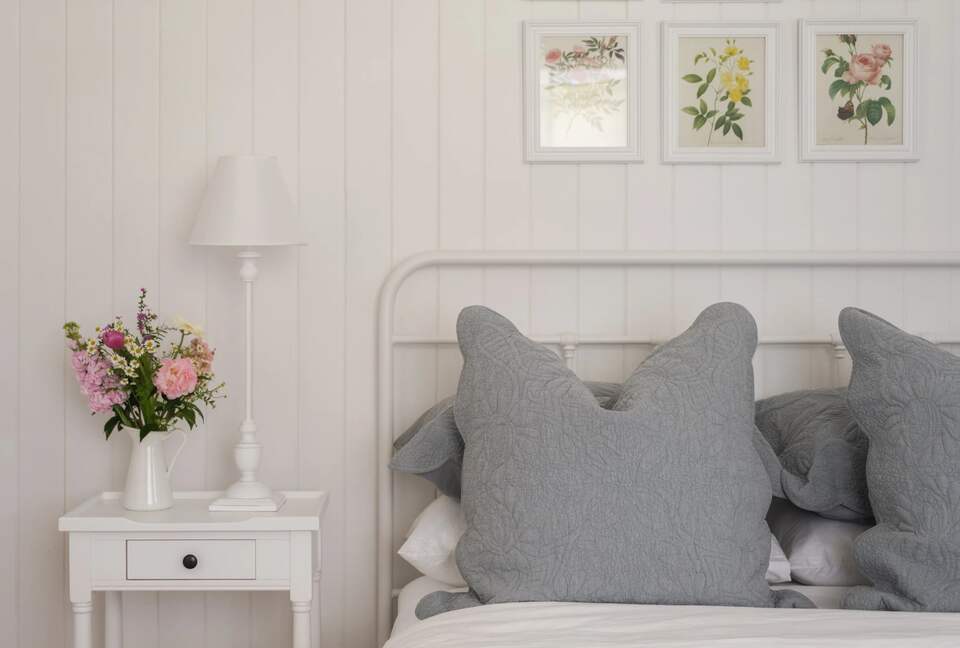 Restored 1916 Cottage Offering Serenity and Timeless Beauty - Montville, Australia