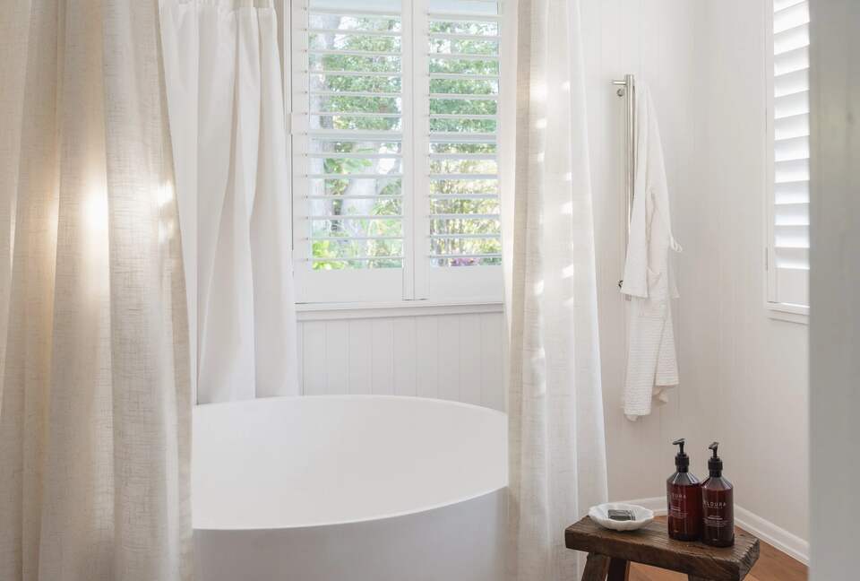 Restored 1916 Cottage Offering Serenity and Timeless Beauty - Montville, Australia