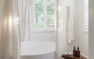 Restored 1916 Cottage Offering Serenity and Timeless Beauty - Montville, Australia