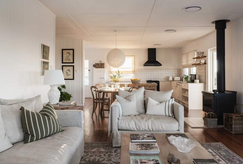 Restored 1916 Cottage Offering Serenity and Timeless Beauty - Montville, Australia