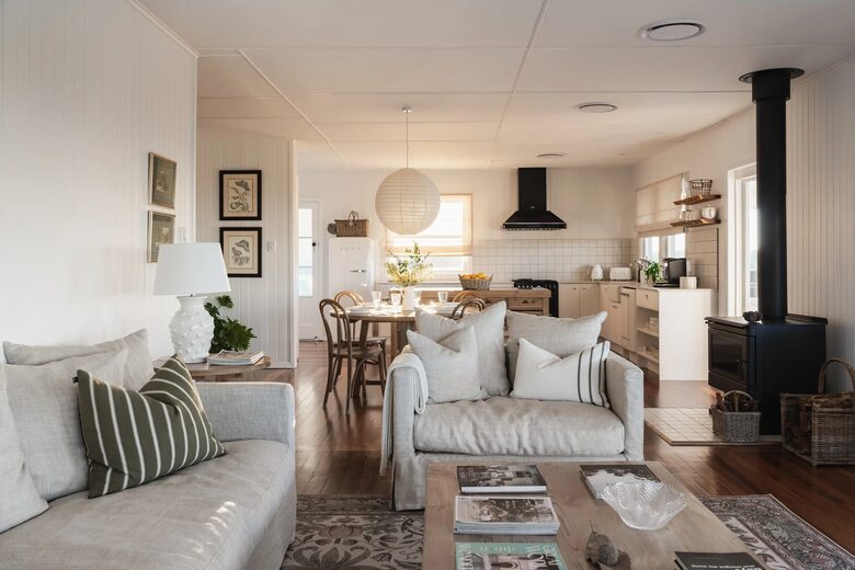 Restored 1916 Cottage Offering Serenity and Timeless Beauty - Montville, Australia