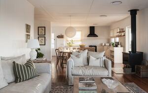 Restored 1916 Cottage Offering Serenity and Timeless Beauty - Montville, Australia