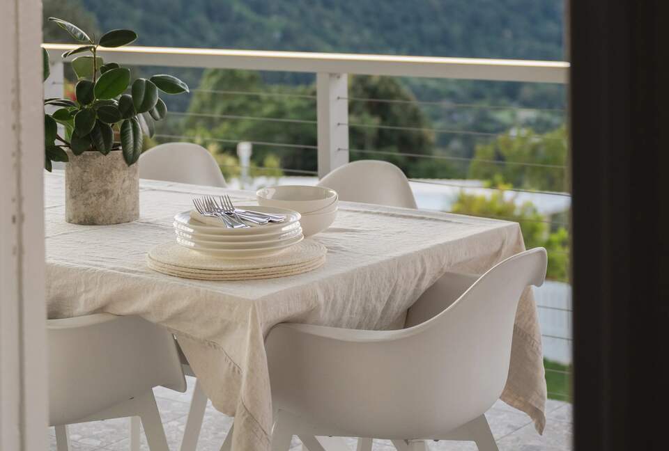 Restored 1916 Cottage Offering Serenity and Timeless Beauty - Montville, Australia