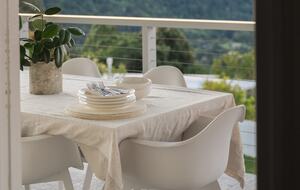 Restored 1916 Cottage Offering Serenity and Timeless Beauty - Montville, Australia