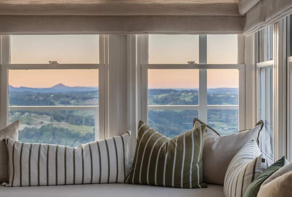 Restored 1916 Cottage Offering Serenity and Timeless Beauty - Montville, Australia