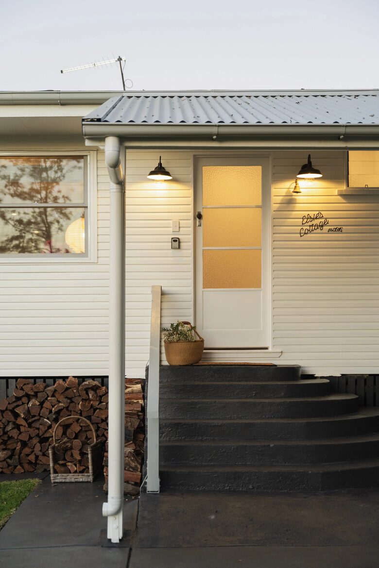 Restored 1916 Cottage Offering Serenity and Timeless Beauty - Montville, Australia