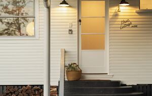 Restored 1916 Cottage Offering Serenity and Timeless Beauty - Montville, Australia