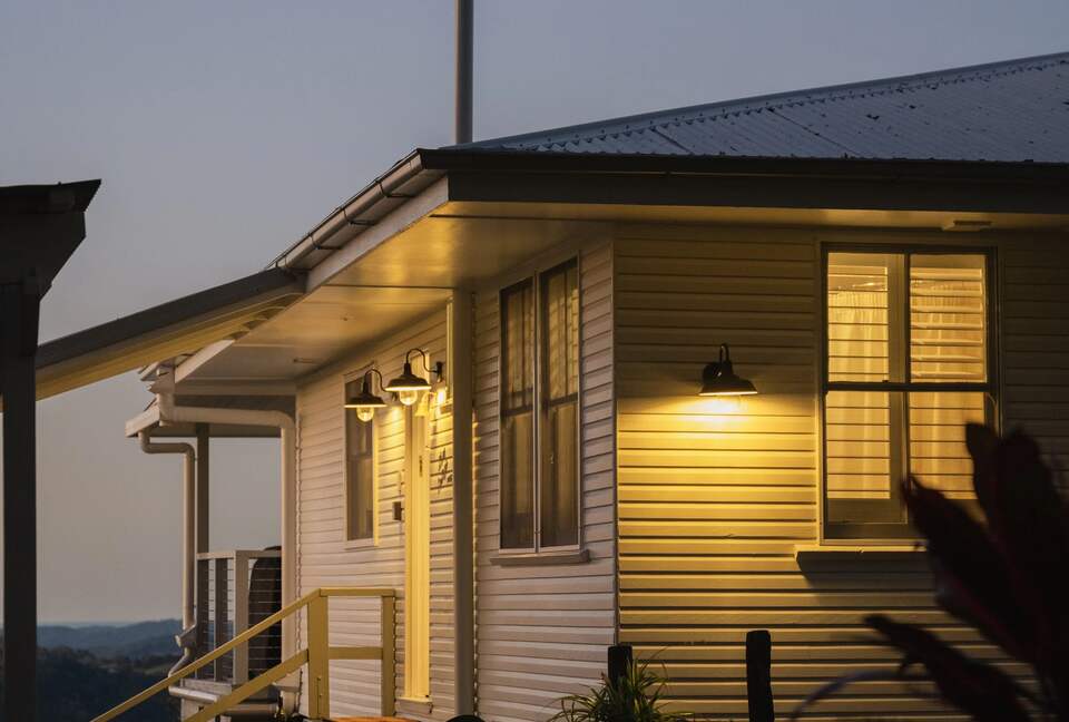 Restored 1916 Cottage Offering Serenity and Timeless Beauty - Montville, Australia