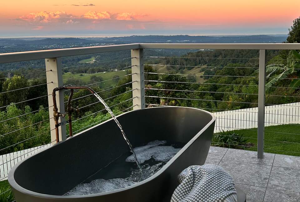 Restored 1916 Cottage Offering Serenity and Timeless Beauty - Montville, Australia