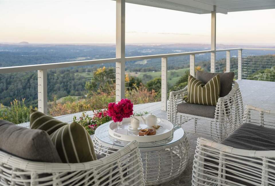 Restored 1916 Cottage Offering Serenity and Timeless Beauty - Montville, Australia