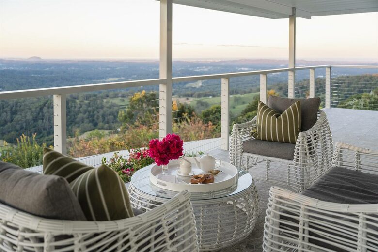 Restored 1916 Cottage Offering Serenity and Timeless Beauty - Montville, Australia