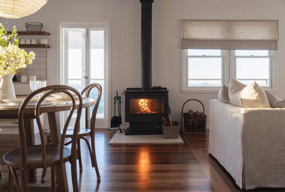 Restored 1916 Cottage Offering Serenity and Timeless Beauty - Montville, Australia