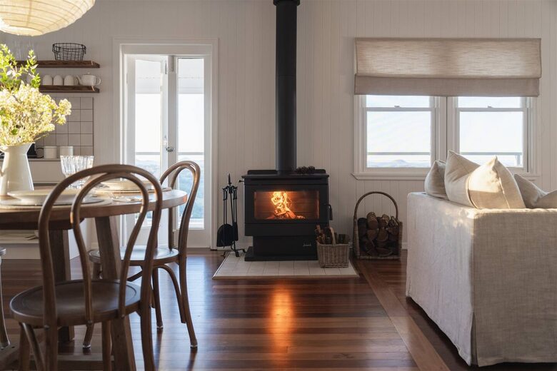 Restored 1916 Cottage Offering Serenity and Timeless Beauty - Montville, Australia