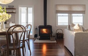 Restored 1916 Cottage Offering Serenity and Timeless Beauty - Montville, Australia