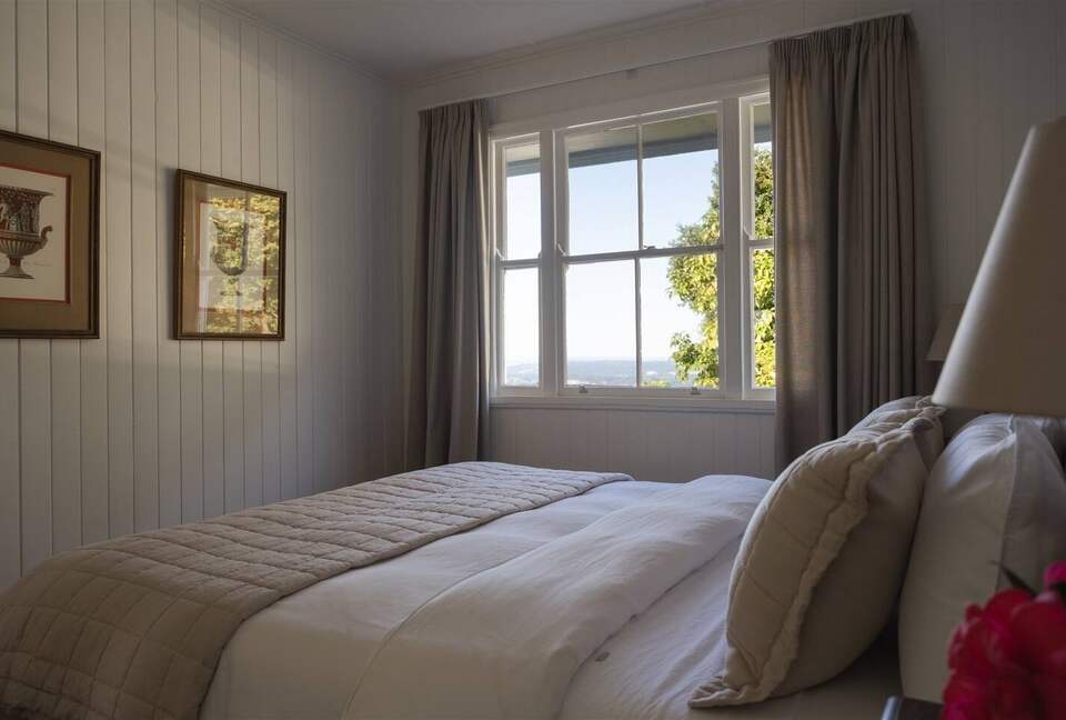 Restored 1916 Cottage Offering Serenity and Timeless Beauty - Montville, Australia