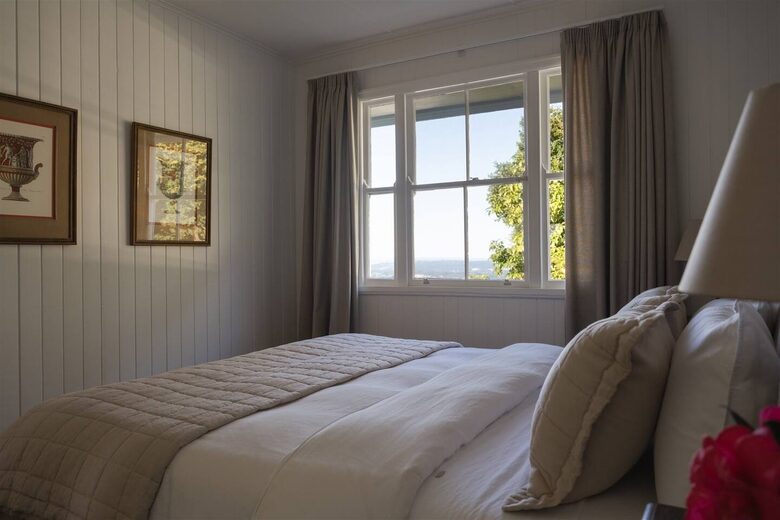 Restored 1916 Cottage Offering Serenity and Timeless Beauty - Montville, Australia