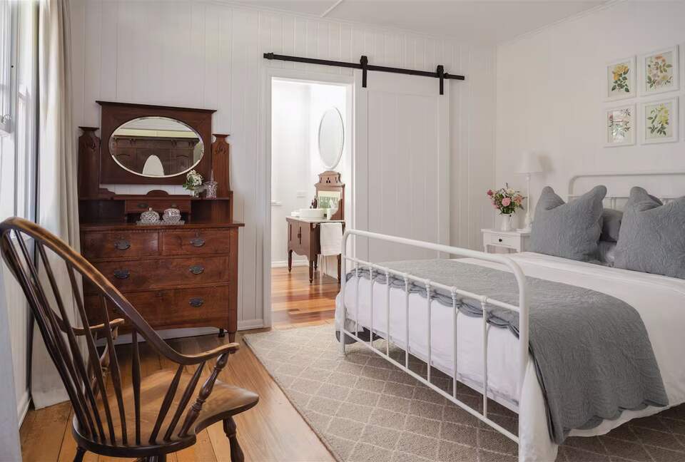 Restored 1916 Cottage Offering Serenity and Timeless Beauty - Montville, Australia