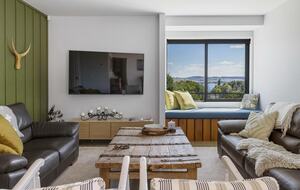 Sunlit Luxury Home Overlooking Lake Taupō - Taupō, New Zealand