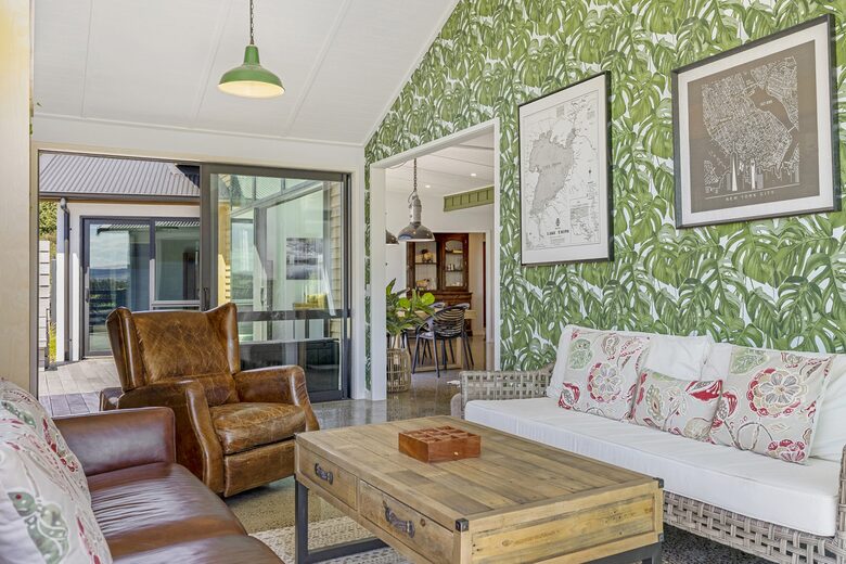 Sunlit Luxury Home Overlooking Lake Taupō - Taupō, New Zealand