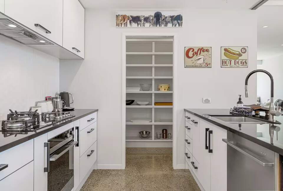 Sunlit Luxury Home Overlooking Lake Taupō - Taupō, New Zealand