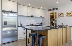 Sunlit Luxury Home Overlooking Lake Taupō - Taupō, New Zealand
