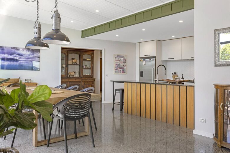 Sunlit Luxury Home Overlooking Lake Taupō - Taupō, New Zealand