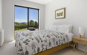 Sunlit Luxury Home Overlooking Lake Taupō - Taupō, New Zealand