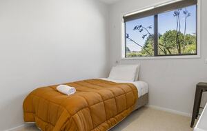 Sunlit Luxury Home Overlooking Lake Taupō - Taupō, New Zealand